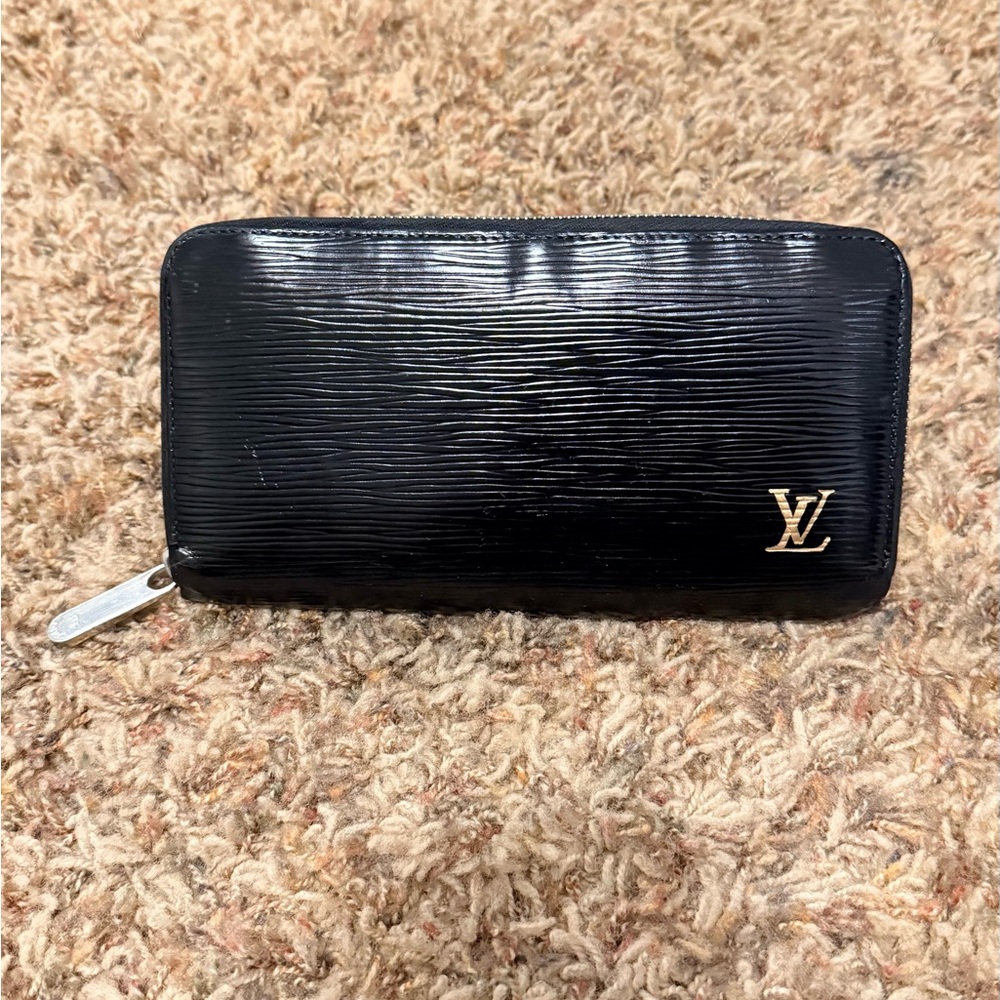 Louis Vuitton Black Epi Leather Zipper Wallet